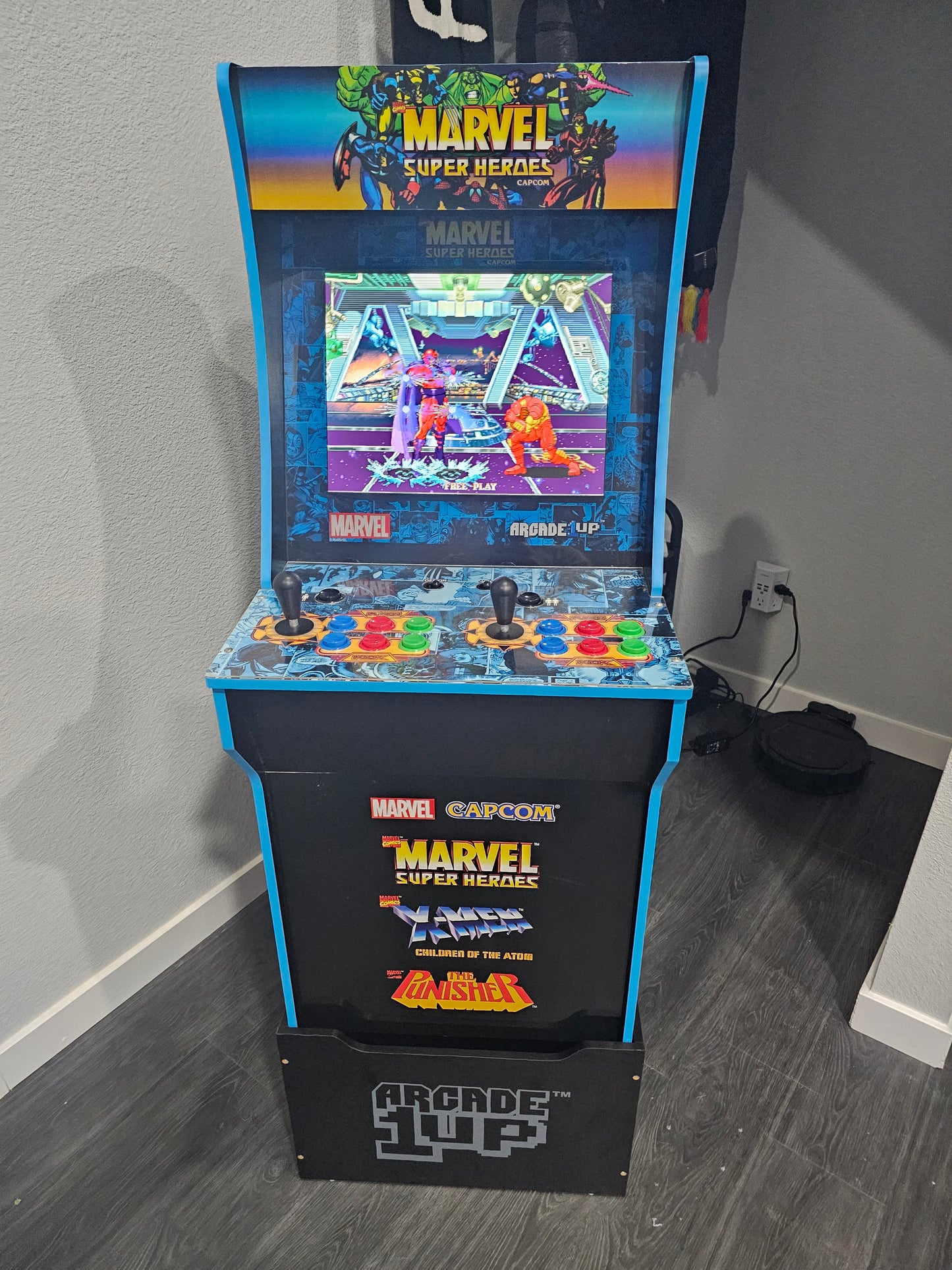 Marvel Super Heroes w/ Riser by Arcade1Up